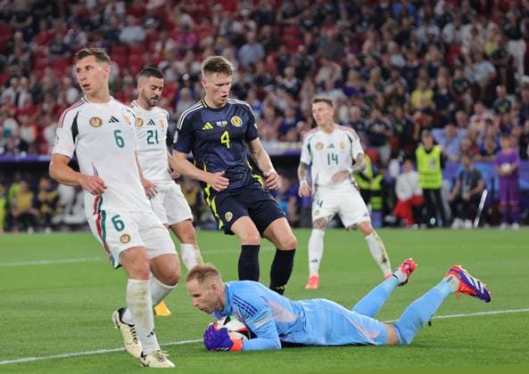 Scotland v Hungary UEFA EURO, EM, Europameisterschaft,Fussball 2024 Scott McTominay of Scotland attacks but PÃ ter Gulacsi of Hungary collects the ball during the UEFA Euro 2024 match at Stuttgart Arena, Stuttgart Copyright: xPaulxChestertonx FIL-20303-0065 UK Newspapers OUT