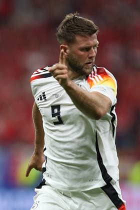 Niclas Füllkrug (Deutschland) Torjubel, jubelt nach seinem Treffer zum 1:1, UEFA EURO, EM, Europameisterschaft,Fussball 2024 - Group A, Switzerland vs Germany, Arena Frankfurt am 23. June 2024 in Frankfurt am Main, Deutschland. (Foto von Oliver Kaelke DeFodi Images) Niclas Füllkrug (Deutschland) celebrates after scoring his team s first goal, UEFA EURO 2024 - Group A, Switzerland vs Germany, Arena Frankfurt on June 23, 2024 in Frankfurt am Main, Germany. (Photo by Oliver Kaelke DeFodi Images) Defodi-678_2024_06_23_OK_SUIGER_2526