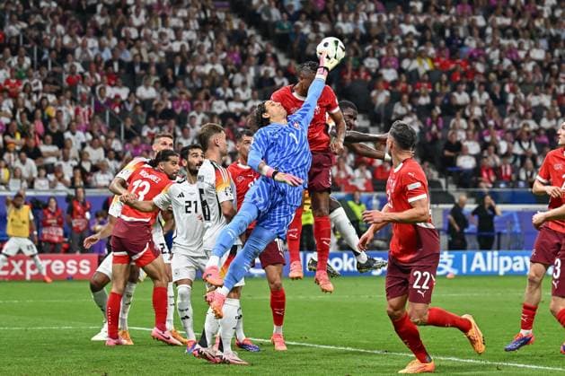 23.06.2024, xscotx, Fussball EM 2024, Schweiz - Deutschland, emspor, v.l. Yann Sommer (Schweiz, 1) Parade, haelt den Ball, faengt den Ball, pariert Frankfurt am Main