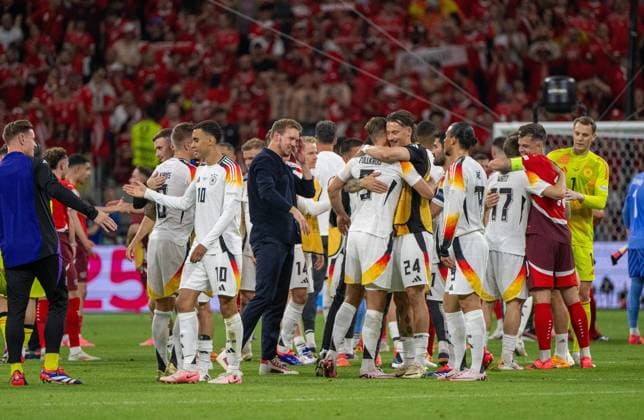 Fußball, Herren, Saison 2023 24, Euro EM 2024, Gruppe A (3. Spieltag) in Frankfurt, Schweiz - Deutschland, v.l. Toni Kroos (Deutschland), Jamal Musiala (Deutschland), Bundestrainer Julian Nagelsmann (Deutschland), Niclas Füllkrug (Deutschland), Robin Koch (Deutschland), Leroy Sane (Deutschland), Florian Wirtz (Deutschland), Jubel nach Abpfiff, 23.06. 2024, Copyright: xMatthiasxKochx