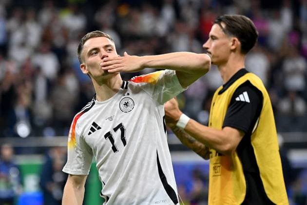 23.06.2024, xjrdrx, Fussball EM 2024, Schweiz - Deutschland emspor, v.l. Jubel, Freude, Emotionen ueber den Gruppensieg bei Florian Wirtz (Deutsche Fussball Nationalmannschaft DFB) (DFL DFB REGULATIONS PROHIBIT ANY USE OF PHOTOGRAPHS as IMAGE SEQUENCES and or QUASI-VIDEO) Frankfurt