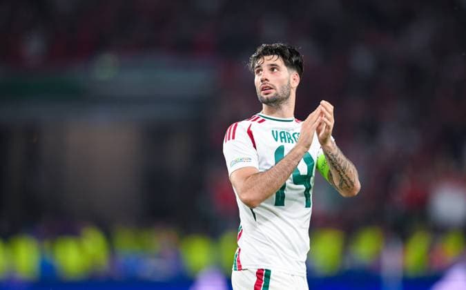 Dominik Szoboszlai (Hungary) schaut, UEFA EURO, EM, Europameisterschaft,Fussball 2024 - Group A, Scotland vs Hungary, Arena Stuttgart am 23. June 2024 in Stuttgart, Deutschland. (Foto von Silas Schueller DeFodi Images) Dominik Szoboszlai (Hungary) looks, UEFA EURO 2024 - Group A, Scotland vs Hungary, Arena Stuttgart on June 23, 2024 in Stuttgart, Germany. (Photo by Silas Schueller DeFodi Images) Defodi-738_738_SCOHUN_20240623_330