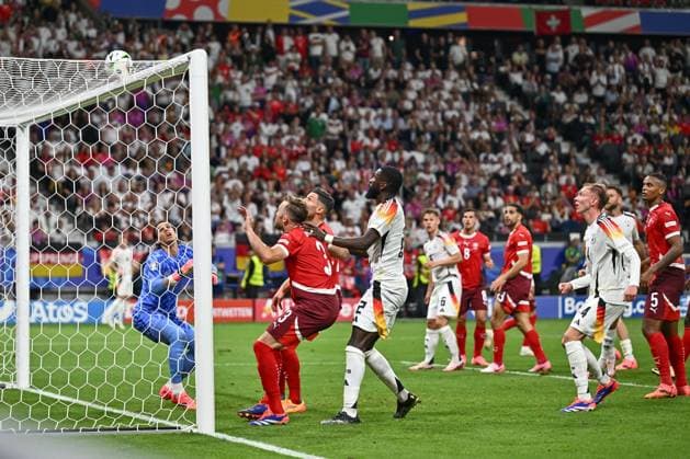 23.06.2024, xscotx, Fussball EM 2024, Schweiz - Deutschland, emspor, v.l. Der Ball ist an der Latte von Maximilian Beier (Deutschland, 14) Frankfurt am Main