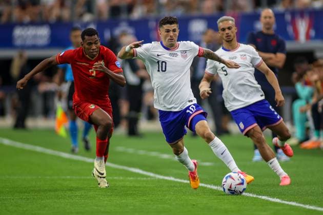 USA - BOLIVIA COPA AMERICA 2024 DALLAS, TX, USA - JUNE 23RD 2024: Copa America first game of Group C between USA and Bolivia at the AT&T Stadium. 10 Attacker United States, Christian Pulisic running forward with the ball on the left flink. Mandatory Credit: Toby Tande Avant Sports Arlington AT&T Stadium TX Mexico Copyright: xTorbjornxTandex