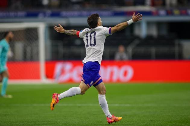USA - BOLIVIA COPA AMERICA 2024 DALLAS, TX, USA - JUNE 23RD 2024: Copa America first game of Group C between USA and Bolivia at the AT&T Stadium. 10 Attacker United States, Christian Pulisic celebrates scoring his sides first goal of the match Mandatory Credit: Toby Tande Avant Sports Arlington AT&T Stadium TX Mexico Copyright: xTorbjornxTandex
