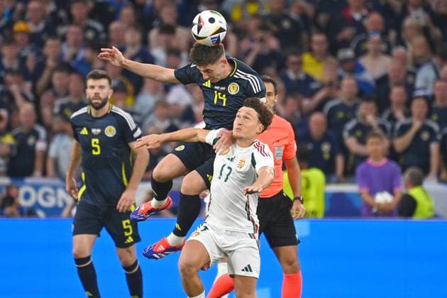 Billy GILMOUR (Schottland), Aktion,Zweikampf gegen Callum STYLES (HUN). Gruppenphase Gruppe A Schottland (SCO) - Ungarn (HUN) 0-1, am 23.06.2024, Stuttgart Arena. Fussball UEFA EURO, EM, Europameisterschaft,Fussball 2024 GERMANY vom 14.06.2024 - 14.07.2024.