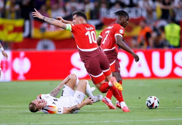 XHAKA Granit Kapitaen Team Schweiz mit KROOS UEFA Fussball EURO 2024 in Deutschland Vorrundenspiel Gruppe A Schweiz - Deutschland 1 : 1 am 23.06.2024 in Frankfurt DFL REGULATIONS PROHIBIT ANY USE OF PHOTOGRAPHS as IMAGE SEQUENCES and or QUASI-VIDEO Copyright: xLacixPerenyix