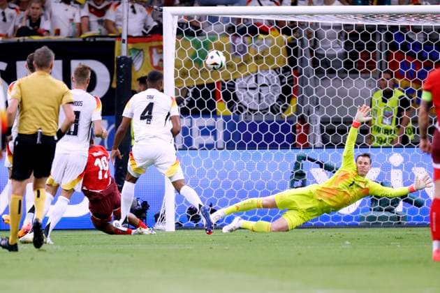 NDOYE Dan Team Schweiz Tor zur 1 : 0 Fuehrung gegen Torwart NEUER Manuel UEFA Fussball EURO 2024 in Deutschland Vorrundenspiel Gruppe A Schweiz - Deutschland 1 : 1 am 23.06.2024 in Frankfurt DFL REGULATIONS PROHIBIT ANY USE OF PHOTOGRAPHS as IMAGE SEQUENCES and or QUASI-VIDEO Copyright: xLacixPerenyix