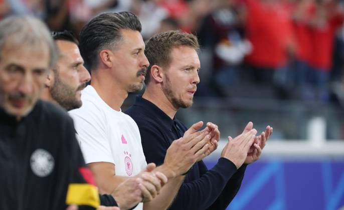 Co Trainer Benjamin Glück, Co Trainer Sandro Wagner, Trainer Julian Nagelsmann nach der Hymne vor Spielbeginn Fußball Fussball Europameisterschaft Euro 2024 EM Herren Saison 2023 2024 23.06.2024 Schweiz SUI vs. Deutschland GER in Frankfurt a. M. DFL regulations prohibit any use of photographs as image sequences and or quasi-video.