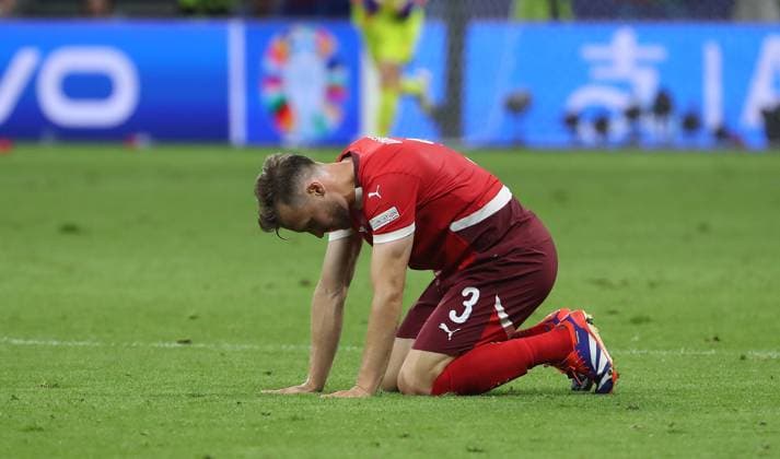 Silvan Widmer enttäuscht nach Spielende Enttäuschung Fußball Fussball Europameisterschaft Euro 2024 EM Herren Saison 2023 2024 23.06.2024 Schweiz SUI vs. Deutschland GER in Frankfurt a. M. DFL regulations prohibit any use of photographs as image sequences and or quasi-video.