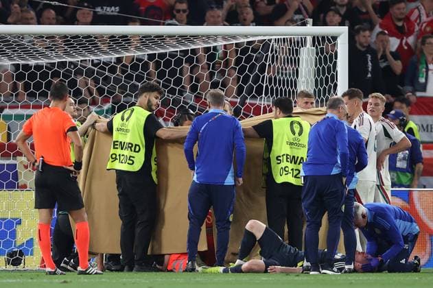 - Scotland v Hungary, UEFA EURO, EM, Europameisterschaft,Fussball 2024, Group Stage, Group A, Stuttgart Arena, Stuttgart, Germany - 23rd June 2024. Barnabas Varga of Hungary goes down injured and is stretchered off the pitch. - Scotland v Hungary, UEFA Euro 2024, Group Stage, Group A, Stuttgart Arena, Stuttgart, Germany - 23rd June 2024. Stuttgart Stuttgart Arena Germany Copyright: xDanxWeirx CP_Scotland_Hungary_50