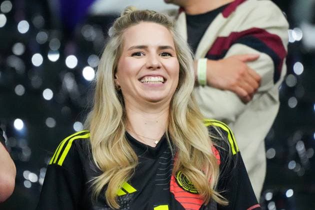Anika, Ehefrau von Torwart Goalie Manuel Neuer (Deutschland, Germany, 01) freut sich über den Gruppensieg - Frankfurt 23.06.2024: Deutschland vs. Schweiz, EURO2024 M25, Gruppe A, EM-Arena Frankfurt