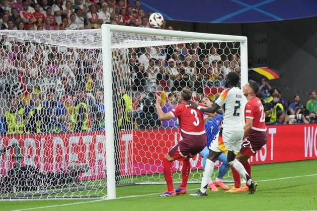 Kopfballchance Kai Havertz (Deutschland Germany, 07) an die Oberkante der Latte - Frankfurt 23.06.2024: Deutschland vs. Schweiz, EURO2024 M25, Gruppe A, EM-Arena Frankfurt