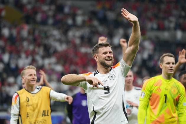 Niclas Füllkrug (Deutschland Germany, 09) winkt seiner Familie - Frankfurt 23.06.2024: Deutschland vs. Schweiz, EURO2024 M25, Gruppe A, EM-Arena Frankfurt