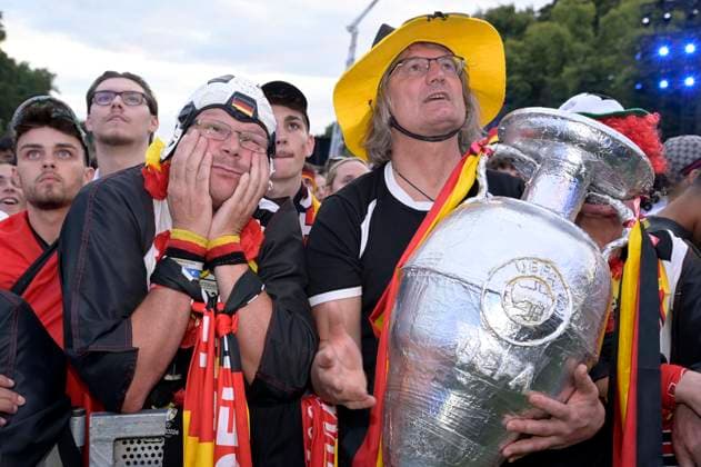 Fans auf der Fan Zone der UEFA EURO, EM, Europameisterschaft,Fussball 2024 beim EM-Spiel Schweiz vs. Deutschland am Brandenburger Tor. Berlin, 23.06.2024