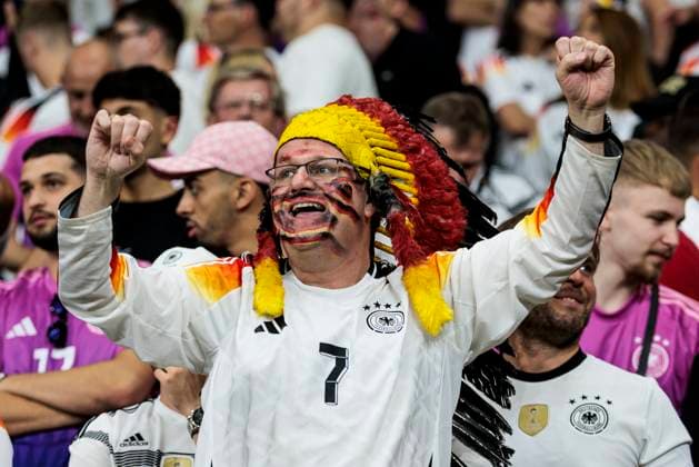 UEFA EURO, EM, Europameisterschaft,Fussball 2024: Schweiz - Deutschland; 23.06.2024 Ein Deutschlandfan jubelt. UEFA EURO 2024: Schweiz - Deutschland; Frankfurt Arena, Frankfurt am 23.06.2024 Copyright: xBEAUTIFULxSPORTS Wunderlx