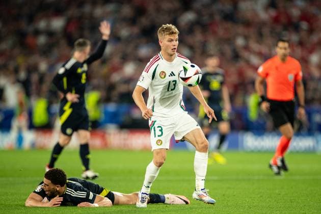 UEFA EURO, EM, Europameisterschaft,Fussball 2024: Schottland - Ungarn; 23.06.2024 Andras Schäfer (Ungarn, 13), Che Adams (Schottland, 10) UEFA EURO 2024: Schottland - Ungarn; Stuttgart Stadion, Stuttgart; 23.06.2024 Copyright: xBEAUTIFULxSPORTS Buriakovx