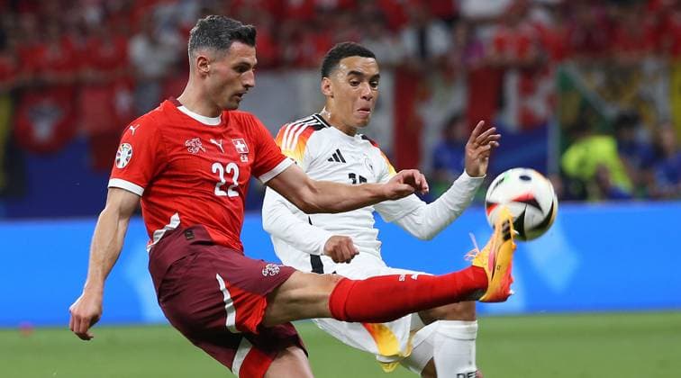 BAU 23.06.2024 Frankfurt Fußball EM 2024 Schweiz vs. Deutschland, v.l. Fabian Schär (SUI), Jamal Musiala (GER)