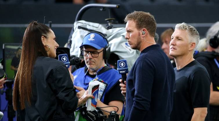 BAU 23.06.2024 Frankfurt Fußball EM 2024 Schweiz vs. Deutschland, v.l. Moderatorin Esther Sedlaczek, Trainer Julian Nagelsmann (GER), Experte Bastian Schweinsteiger