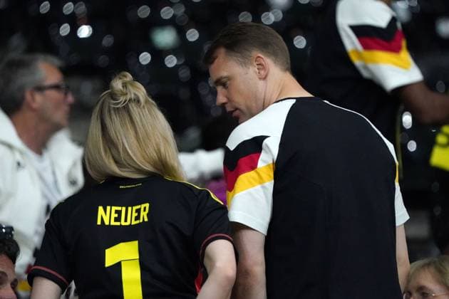 EURO 2024, Fussball, UEFA EURO, EM, Europameisterschaft,Fussball 2024, EM 2024, Gruppenphase, Gruppe A, Schweiz-Deutschland, 23.06.2024, Frankfurtarena , Frankfurt Anika Bissel und Manuel Neuer TW ,Deutschland, *** EURO 2024, Football, UEFA Euro 2024, Euro 2024, Group stage, Group A, Switzerland Germany, 23 06 2024, Frankfurtarena , Frankfurt Anika Bissel and Manuel Neuer TW ,Germany,