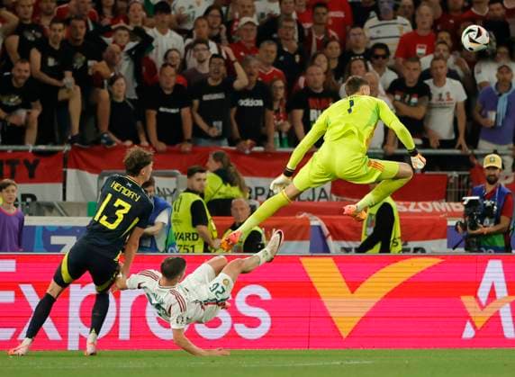 23.06.2024, Fussball Europameisterschaft, Schottland vs Ungarn,MHP Stuttgart, im Bild: Jack Hendry (Schottland) vs Roland Sallai (Ungarn), Angus Gunn (Schottland)
