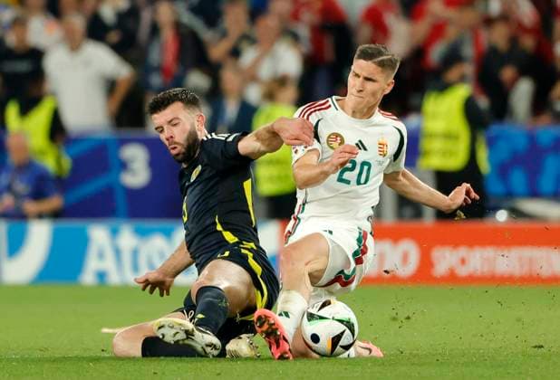 23.06.2024, Fussball Europameisterschaft, Schottland vs Ungarn,MHP Stuttgart, im Bild: Grant Hanley (Schottland) vs Roland Sallai (Ungarn)