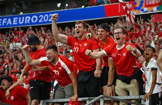 23.06.2024, xjhx, Fussball EM 2024, Schweiz - Deutschland emspor, v.l. Trainer Head Coach Murat Yakin (Schweiz) (DFL DFB REGULATIONS PROHIBIT ANY USE OF PHOTOGRAPHS as IMAGE SEQUENCES and or QUASI-VIDEO) Frankfurt
