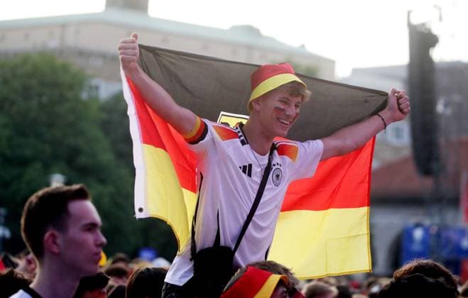 23.06.24 Euro 2024 Festival Stuttgart Deutschland, Stuttgart, 23.06.2024, Fussball, UEFA EURO, EM, Europameisterschaft,Fussball 2024, Stuttgart Schlossplatz Fan Festival Public Viewing: .
