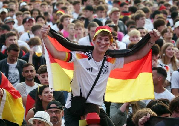 23.06.24 Euro 2024 Festival Stuttgart Deutschland, Stuttgart, 23.06.2024, Fussball, UEFA EURO, EM, Europameisterschaft,Fussball 2024, Stuttgart Schlossplatz Fan Festival Public Viewing: .