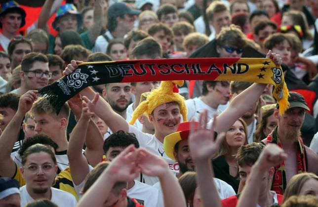 23.06.24 Euro 2024 Festival Stuttgart Deutschland, Stuttgart, 23.06.2024, Fussball, UEFA EURO, EM, Europameisterschaft,Fussball 2024, Stuttgart Schlossplatz Fan Festival Public Viewing: .