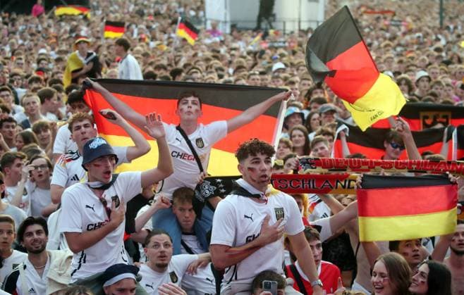 23.06.24 Euro 2024 Festival Stuttgart Deutschland, Stuttgart, 23.06.2024, Fussball, UEFA EURO, EM, Europameisterschaft,Fussball 2024, Stuttgart Schlossplatz Fan Festival Public Viewing: .