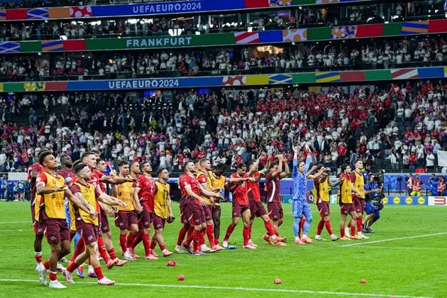 Frankfurt, Germany, June 23th 2024: Players of Switzerland look dejected and disappointed after the result and thank their fans for the support during the UEFA EURO, EM, Europameisterschaft,Fussball 2024 Germany Group A match between Switzerland and Germany at Frankfurt Arena in Frankfurt, Germany. (Daniela Porcelli SPP)  Copyright: xDanielaxPorcellix xSPPx spp-en-DaPoSp-20240623-DP101123