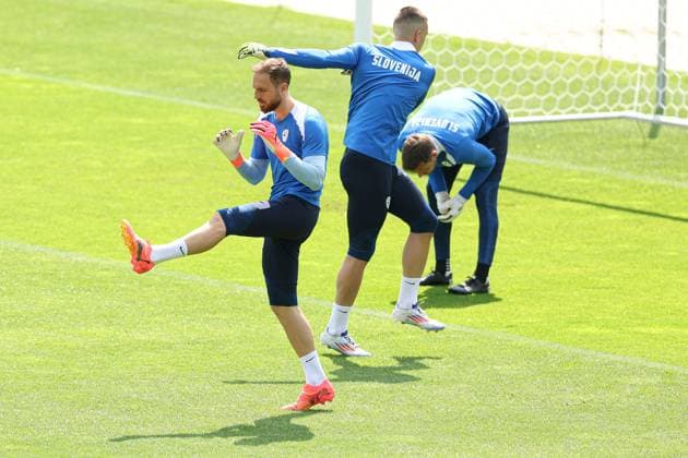 EURO 2024, Nationalteam Slowenien, Training Jan Oblak of Slovenia during the training session Slovenia Training, UEFA European Championship, EM, Europameisterschaft 2024, Group C, Football, Stadion am Zoo, Wuppertal, Germany, 24 Jun 2024 EDITORIAL USE ONLY No use with unauthorised audio, video, data, fixture lists, club league logos or live services. Online in-match use limited to 120 images, no video emulation. No use in betting, games or single club league player publications. Copyright: xPaulxCurrie Shutterstockx 14555190ar