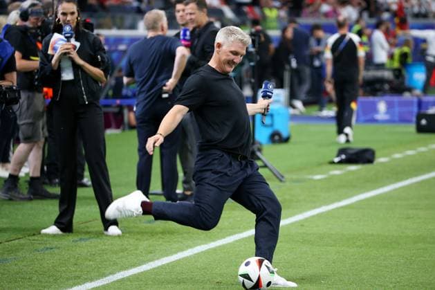 BAU 23.06.2024 Frankfurt Fußball EM 2024 Schweiz vs. Deutschland, Bastian Schweinsteiger, hinten Moderatorin Esther Sedlaczek