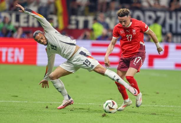 Fussball - EURO2024 - Group A - Switzerland vs. Germany - 23.06.24, Deutschland vs. Schweiz in Frankfurt, Leroy SanÃ (GER), Ruben Vargas (SUI), -