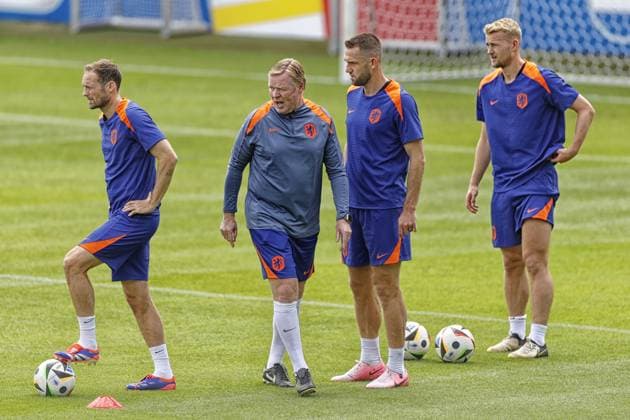 WOLFSBURG, 24-06-2024, Training Camp of Team Netherlands in preparation of EURO 2024. Netherlands training . Netherlands player Daley Blind, Netherlands player Matthijs de Ligt, Netherlands player Stefan de Vrij, Netherlands trainer coach Ronald Koeman Team Netherlands 24-6-2024  x25584546x Copyright: