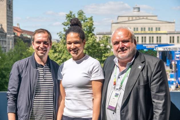 zwei Spieltage in Leipzig sind erfolgreich absolviert zwei weitere folgen. Vor der Begegnung Kroatien gegen Italien im Stadion Leipzig ziehen Vertreter der UEFA EURO, EM, Europameisterschaft,Fussball 2024 und der Host City Leipzig eine Zwischenbilanz. Mediengespräch mit: Philipp Lahm, Turnierdirektor UEFA EURO 2024 Celia Å aÅ¡iÄ‡, EM-Botschafterin Heiko Rosenthal, Bürgermeister und Beigeordneter für Umwelt, Klima, Ordnung und der Stadt Leipzig Vertreter Vertreterin der Oberserver Tour Prof. Dr. Jörg Junhold, Botschafter der Host City Leipzig PK Zwischenbilanz