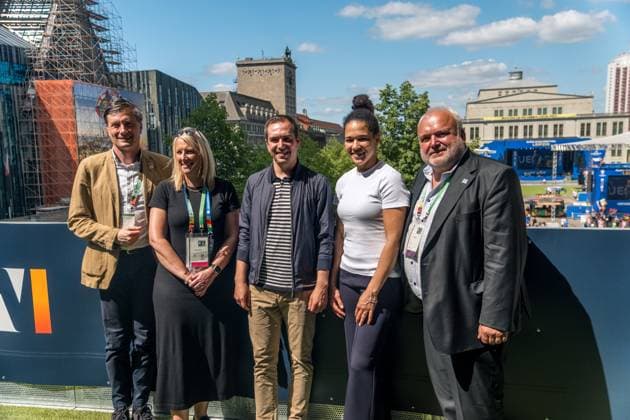 zwei Spieltage in Leipzig sind erfolgreich absolviert zwei weitere folgen. Vor der Begegnung Kroatien gegen Italien im Stadion Leipzig ziehen Vertreter der UEFA EURO, EM, Europameisterschaft,Fussball 2024 und der Host City Leipzig eine Zwischenbilanz. Mediengespräch mit: Philipp Lahm, Turnierdirektor UEFA EURO 2024 Celia Å aÅ¡iÄ‡, EM-Botschafterin Heiko Rosenthal, Bürgermeister und Beigeordneter für Umwelt, Klima, Ordnung und der Stadt Leipzig Vertreter Vertreterin der Oberserver Tour Prof. Dr. Jörg Junhold, Botschafter der Host City Leipzig PK Zwischenbilanz