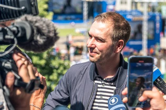 zwei Spieltage in Leipzig sind erfolgreich absolviert zwei weitere folgen. Vor der Begegnung Kroatien gegen Italien im Stadion Leipzig ziehen Vertreter der UEFA EURO, EM, Europameisterschaft,Fussball 2024 und der Host City Leipzig eine Zwischenbilanz. Mediengespräch mit: Philipp Lahm, Turnierdirektor UEFA EURO 2024 Celia Å aÅ¡iÄ‡, EM-Botschafterin Heiko Rosenthal, Bürgermeister und Beigeordneter für Umwelt, Klima, Ordnung und der Stadt Leipzig Vertreter Vertreterin der Oberserver Tour Prof. Dr. Jörg Junhold, Botschafter der Host City Leipzig PK Zwischenbilanz