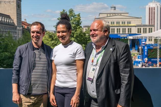 zwei Spieltage in Leipzig sind erfolgreich absolviert zwei weitere folgen. Vor der Begegnung Kroatien gegen Italien im Stadion Leipzig ziehen Vertreter der UEFA EURO, EM, Europameisterschaft,Fussball 2024 und der Host City Leipzig eine Zwischenbilanz. Mediengespräch mit: Philipp Lahm, Turnierdirektor UEFA EURO 2024 Celia Å aÅ¡iÄ‡, EM-Botschafterin Heiko Rosenthal, Bürgermeister und Beigeordneter für Umwelt, Klima, Ordnung und der Stadt Leipzig Vertreter Vertreterin der Oberserver Tour Prof. Dr. Jörg Junhold, Botschafter der Host City Leipzig PK Zwischenbilanz