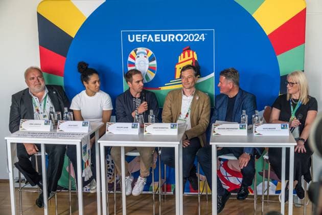 zwei Spieltage in Leipzig sind erfolgreich absolviert zwei weitere folgen. Vor der Begegnung Kroatien gegen Italien im Stadion Leipzig ziehen Vertreter der UEFA EURO, EM, Europameisterschaft,Fussball 2024 und der Host City Leipzig eine Zwischenbilanz. Mediengespräch mit: Philipp Lahm, Turnierdirektor UEFA EURO 2024 Celia Å aÅ¡iÄ‡, EM-Botschafterin Heiko Rosenthal, Bürgermeister und Beigeordneter für Umwelt, Klima, Ordnung und der Stadt Leipzig Vertreter Vertreterin der Oberserver Tour Prof. Dr. Jörg Junhold, Botschafter der Host City Leipzig PK Zwischenbilanz