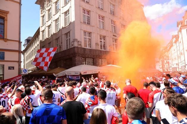 UEFA European Football Championship - UEFA EURO, EM, Europameisterschaft,Fussball 2024 - Croatia vs Italy Leipzig, Germany 24.06.2024: Italian and Croatian supporters in the square of Leipzig waiting the UEFA EURO 2024 group stage B football match between Croatia vs Italy at Leipzig Stadium. Leipzig Germany  Copyright: xIPAxSport ABACAx
