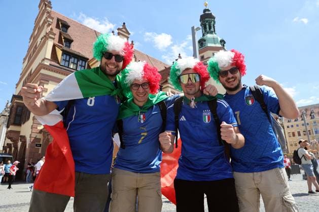 UEFA European Football Championship - UEFA EURO, EM, Europameisterschaft,Fussball 2024 - Croatia vs Italy Leipzig, Germany 24.06.2024: Italian and Croatian supporters in the square of Leipzig waiting the UEFA EURO 2024 group stage B football match between Croatia vs Italy at Leipzig Stadium. Leipzig Germany  Copyright: xIPAxSport ABACAx