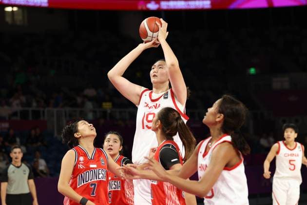 SHENZHEN, CHINA - JUNE 24: Zhang Ziyu 19 of China shoots the ball during the FIBA U18 Women s Asia Cup 2024 Group B match between China and Indonesia at Longhua Cultural and Sports Center on June 24, 2024 in Shenzhen, Guangdong Province of China.  Copyright: xVCGx 111503822295