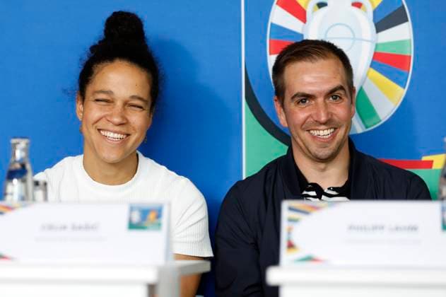 Celia Sasic und Philipp Lahm beim Mediengespräch zur Zwischenbilanz zu den Spielen der UEFA EURO, EM, Europameisterschaft,Fussball 2024 in Liepzig im Media Centre. Leipzig, 24.06.2024