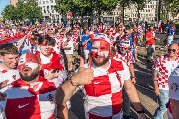17000 Fans der kroatischen Nationalmannfschaft zogen heute Abend vom Wilhelm Leuschner Platz in Leipzig zum Zentralstadion wo Kroatien heute Abend gegen Italien spielt. Fanmarsch Kroatien