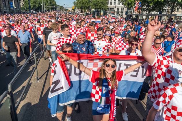 17000 Fans der kroatischen Nationalmannfschaft zogen heute Abend vom Wilhelm Leuschner Platz in Leipzig zum Zentralstadion wo Kroatien heute Abend gegen Italien spielt. Fanmarsch Kroatien
