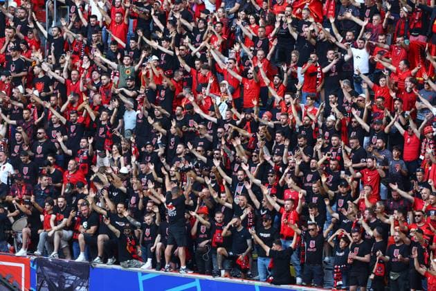 Albania fans chant inside the stadium ahead of the game Albania v Spain, UEFA European Championship, EM, Europameisterschaft 2024, Group B, Football, Dusseldorf Arena, Dusseldorf, Germany, 24 Jun 2024 EDITORIAL USE ONLY No use with unauthorised audio, video, data, fixture lists, club league logos or live services. Online in-match use limited to 120 images, no video emulation. No use in betting, games or single club league player publications. Copyright: xKieranxMcManus Shutterstockx 14551047c