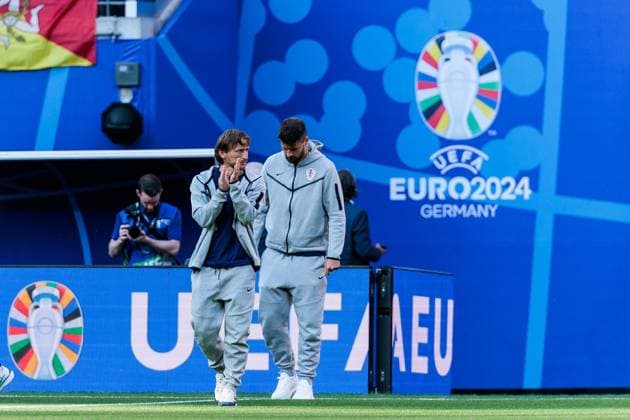 UEFA EURO, EM, Europameisterschaft,Fussball 2024: Kroatien - Italien; 24.06.2024 Luka Modric (Kroatien, 10) applaudiert Richtung Fans während der Platzbegehung UEFA EURO 2024: Kroatien - Italien; Leipzig Stadium, Leipzig am 24.06.2024 Copyright: xBEAUTIFULxSPORTS Wunderlx