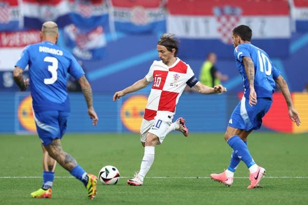 Luka Modric of Croatia Croatia v Italy, UEFA European Championship, EM, Europameisterschaft 2024, Group B, Football, Leipzig Stadium, Leipzig, Germany, 24 Jun 2024 EDITORIAL USE ONLY No use with unauthorised audio, video, data, fixture lists, club league logos or live services. Online in-match use limited to 120 images, no video emulation. No use in betting, games or single club league player publications. Copyright: xMattxWest Shutterstockx 14551036am